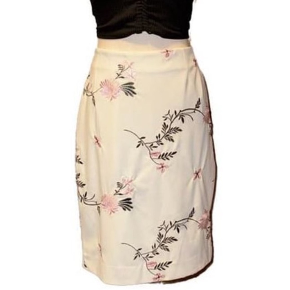Kasper White Pink Embroidered Career Skirt